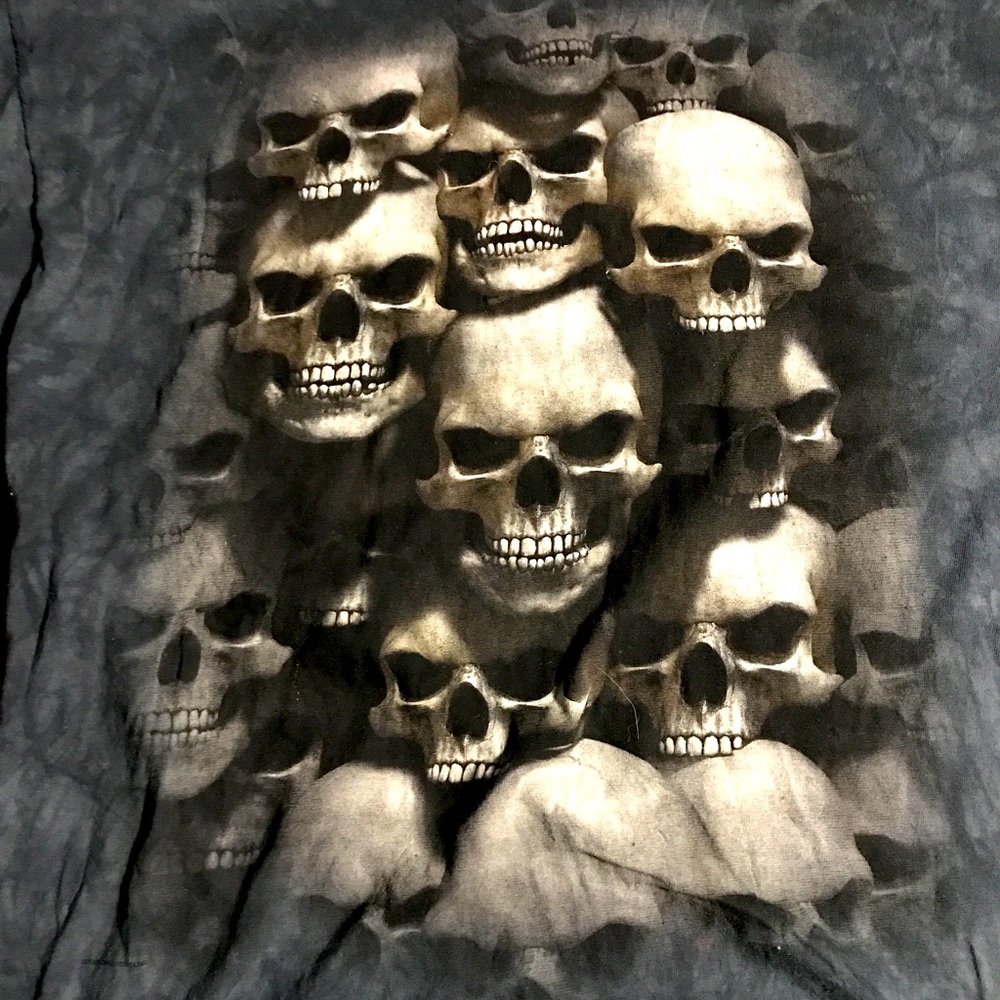 Vintage Tye Dye Horror Skull Graveyard Pile Tshirt